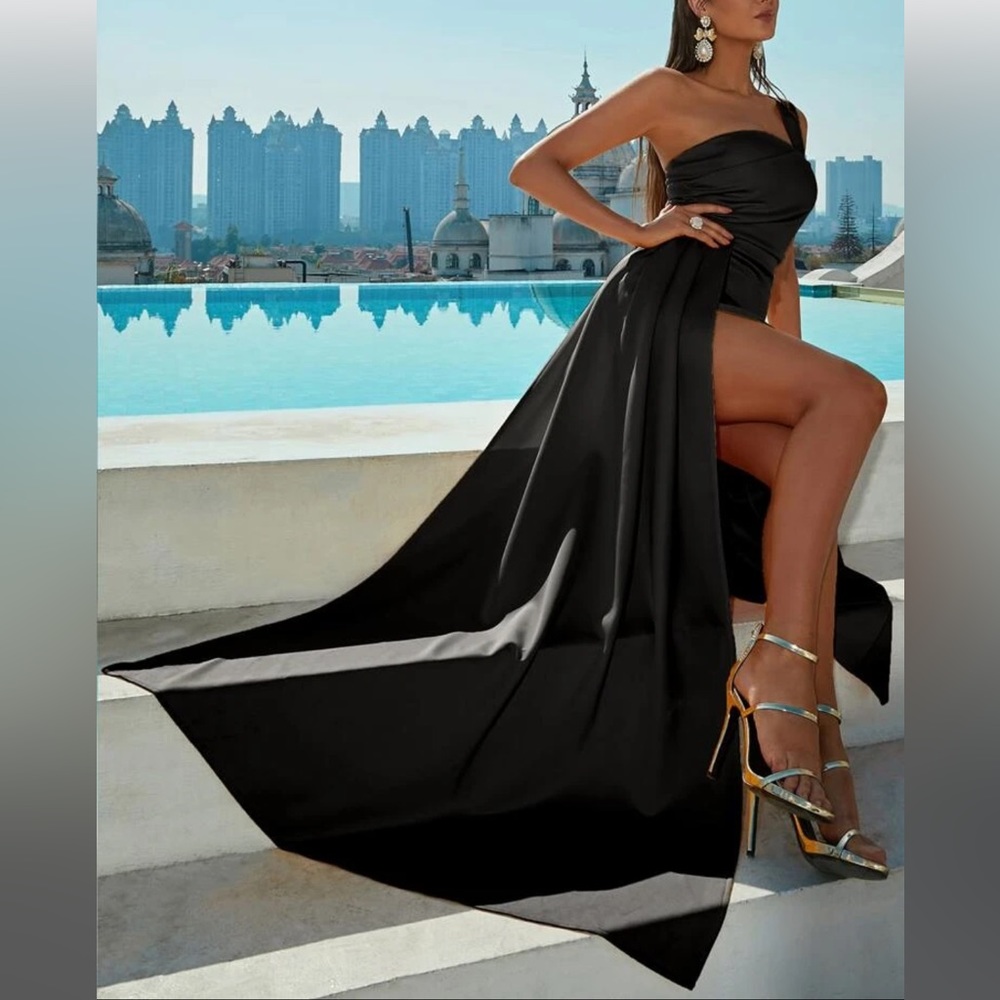 Black Classy Shoulder Sleeve Gown
